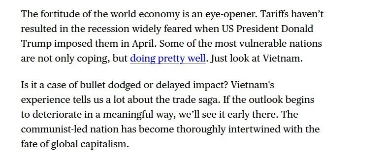 Bloomberg: Sóng gió thuế quan bủa vây, kinh tế Việt Nam vẫn giữ nhịp tăng trưởng