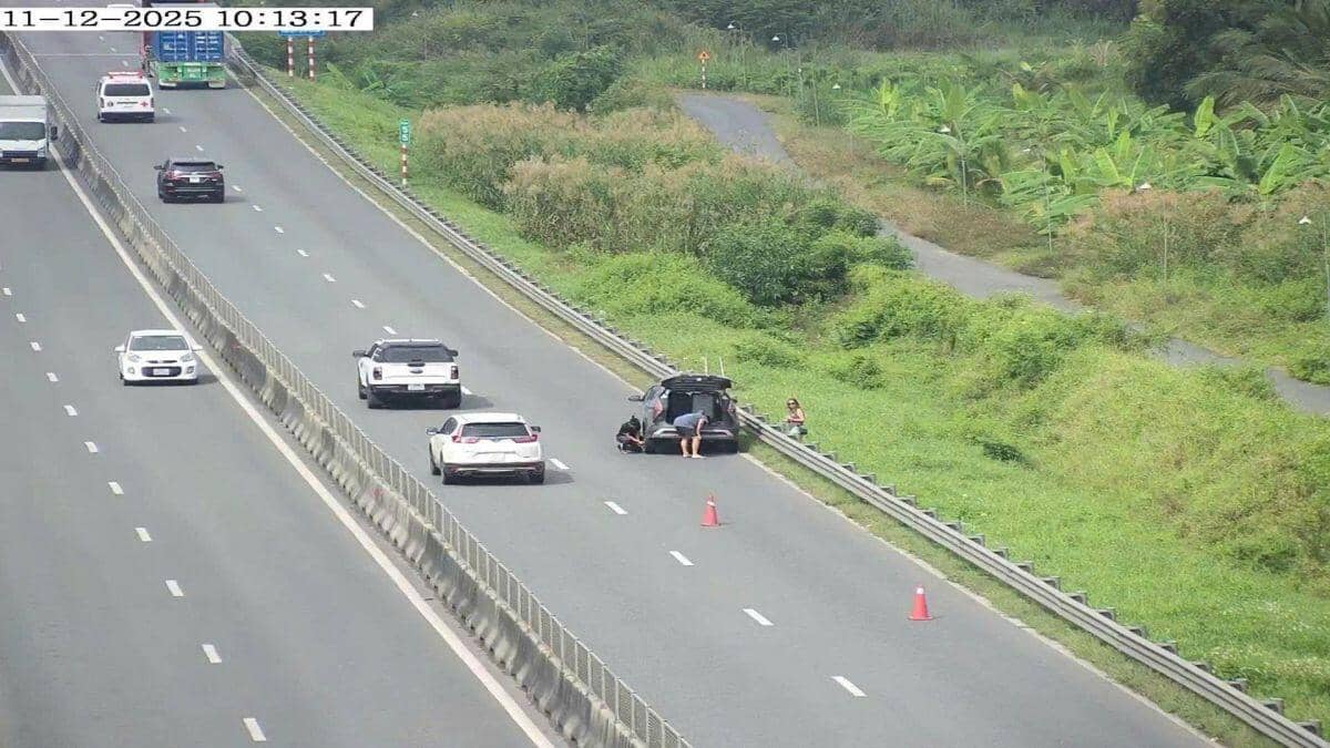 Người Việt an toàn hơn nhờ sáng kiến chóp nón cam trên cao tốc