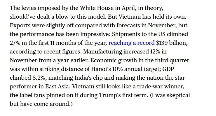 Bloomberg: Sóng gió thuế quan bủa vây, kinh tế Việt Nam vẫn giữ nhịp tăng trưởng