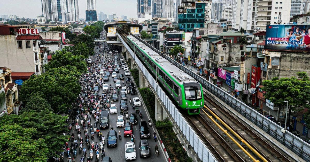 10 ngày dựng xong một khối nhà, chịu động đất cấp 8: Mô hình nhà xã hội trên nóc tàu điện gây tranh cãi của ông Đường ‘bia’