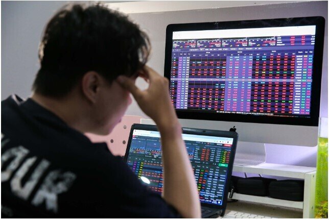 Hàng loạt cổ phiếu "bom tấn" rớt giá thảm sau IPO, nhà đầu tư khóc ròng, vì sao?