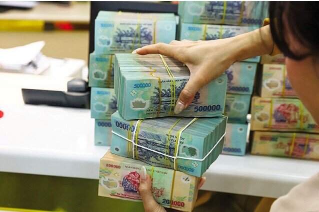 Vì sao lãi suất huy động dậy sóng?