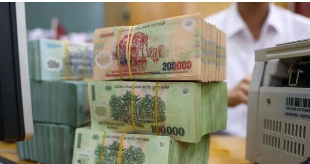 8 ngân hàng nhập cuộc đua tăng lãi suất tiết kiệm