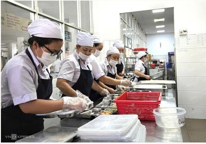Trường thừa nhận suất ăn bán trú gần 40.000 đồng 'còn ít'