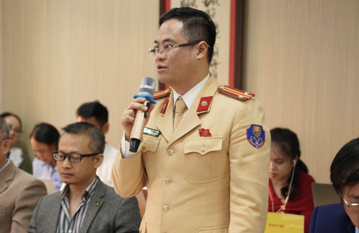 Ô tô chỉ chiếm 8% phương tiện nhưng “nuốt trọn” mặt đường Hà Nội