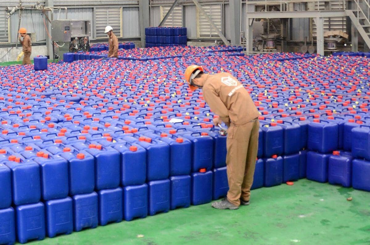 Từng giúp nhân viên “đổi đời”, cổ phiếu DGC lao dốc: Điều gì đang xảy ra với DGC?