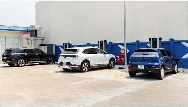 Kiến nghị cho V-Green lắp trạm sạc tại 39 điểm công cộng ở Hà Nội để các hãng xe điện dùng chung