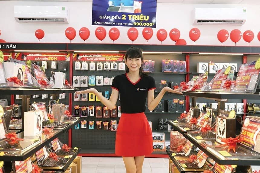 Đại gia bán lẻ tăng tốc