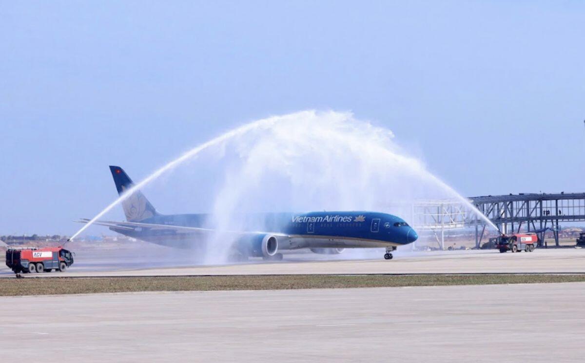 Vietnam Airlines mở chuyến bay chở khách đầu tiên, đánh dấu cột mốc vận hành sân bay Long Thành
