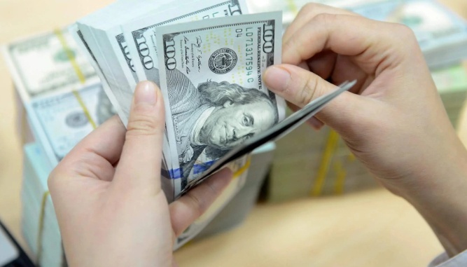 Đồng USD ‘hạ nhiệt’: Giá chợ đen chính thức xuống dưới 27.000 đồng