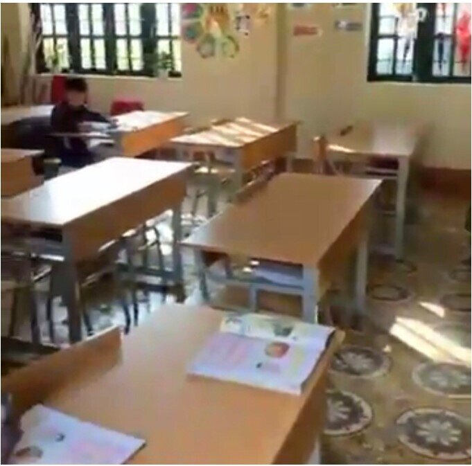 Mới nghe tin sáp nhập trường, phụ huynh đã phản đối, đồng loạt cho con nghỉ học