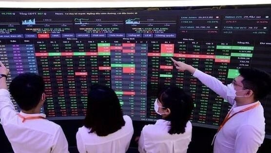 Nhảy sóng thoái vốn: Cơ hội và rủi ro