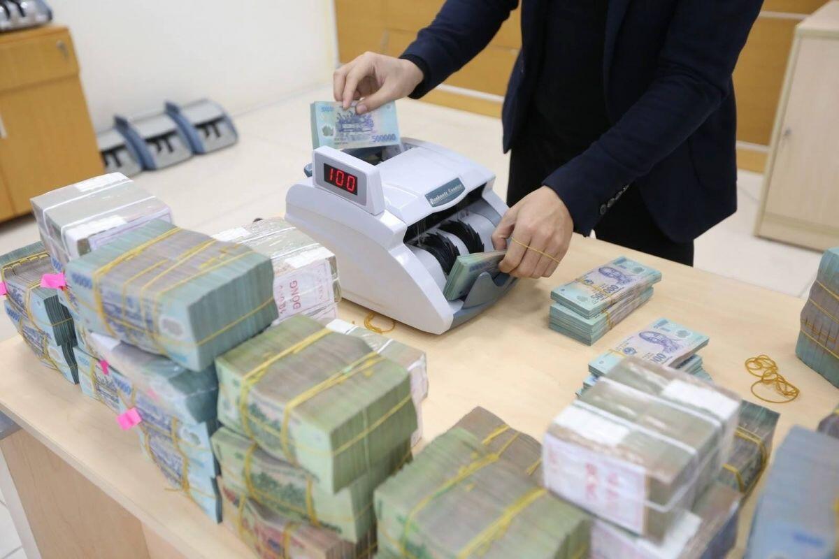 Lãi suất huy động tăng mạnh có đáng lo?