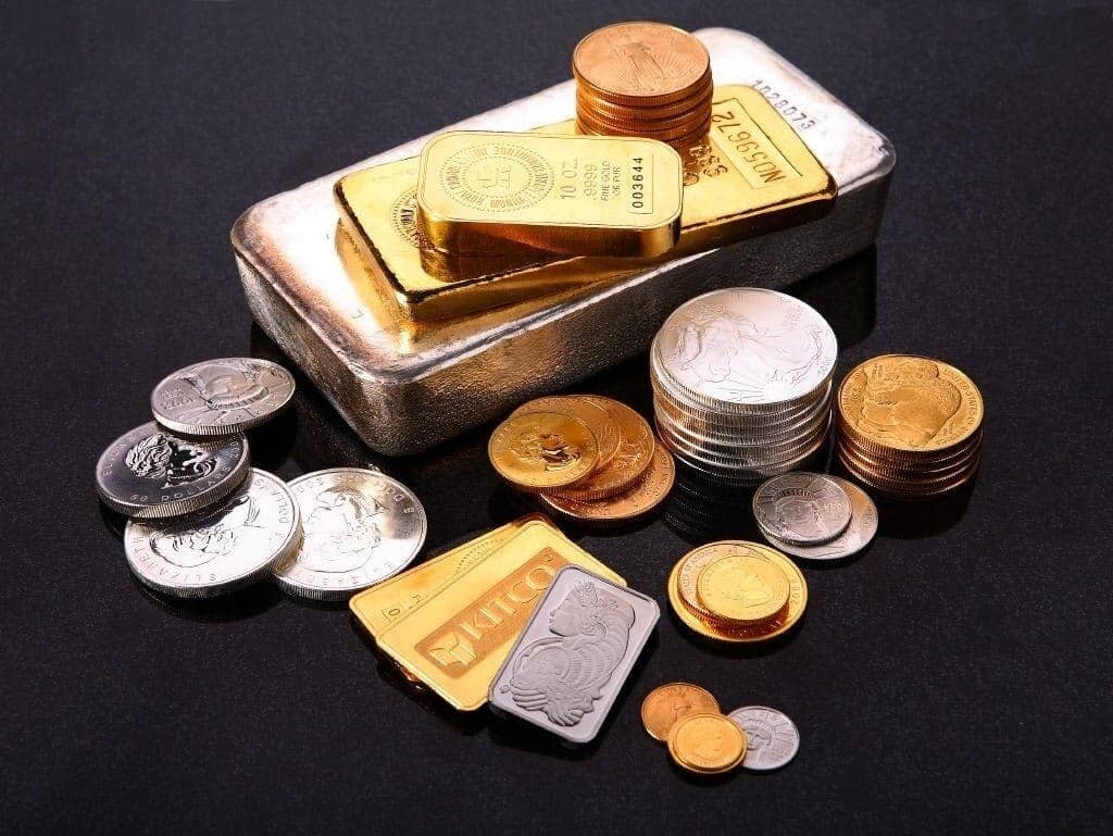 Vàng và bạc phá đỉnh ngày thứ 2 liên tiếp: Chuyên gia tin rằng đà tăng chưa dừng lại