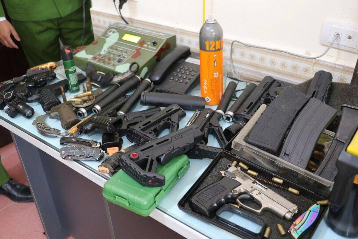 Triệt phá đường dây vũ khí “khủng” nhất từ trước tới nay, do một phụ nữ cầm đầu