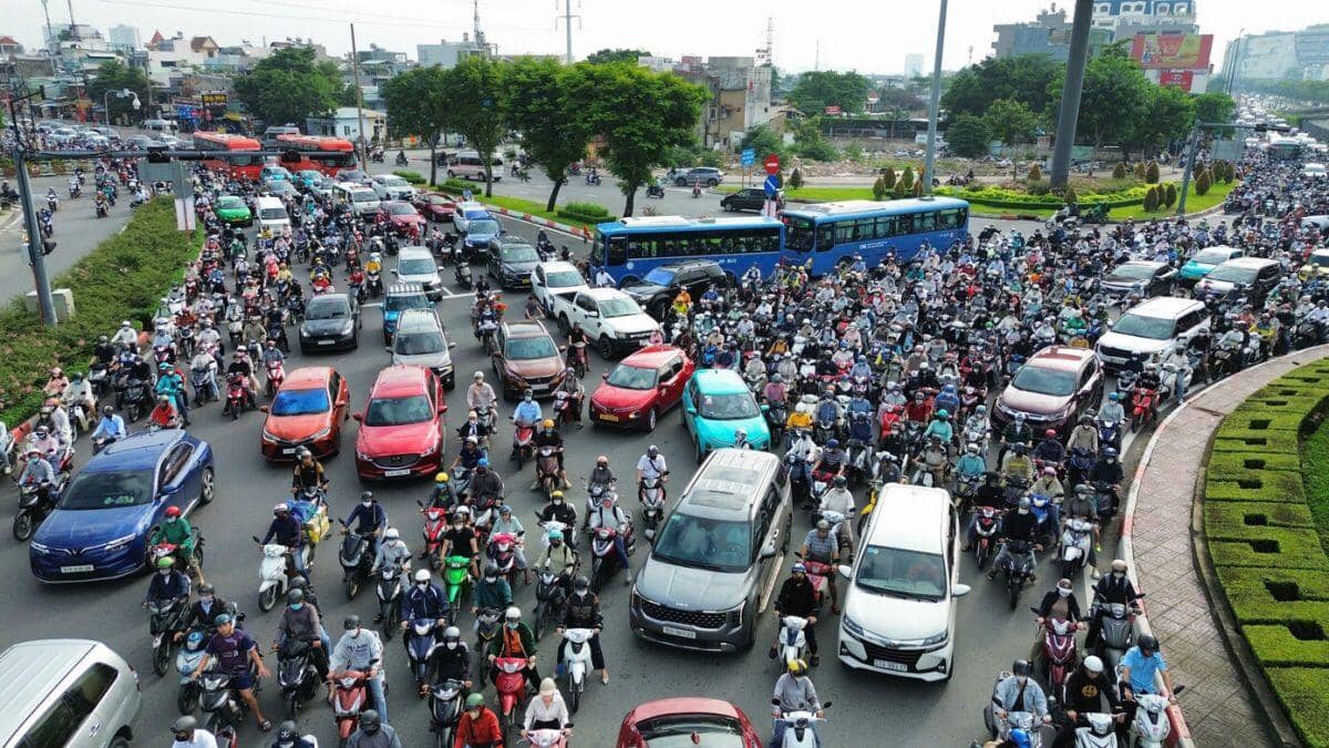 Đề xuất lùi thời điểm hạn chế xe xăng dầu vào trung tâm TPHCM