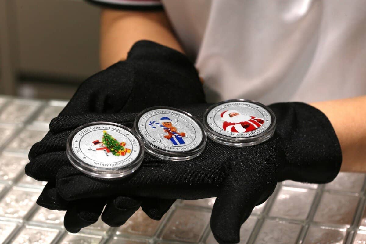 Giá bạc hôm nay 26/12: Bạc trong nước tăng gần 3 triệu đồng/kg