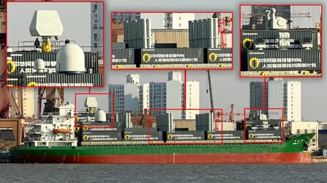 Xuất hiện ảnh tàu hàng Trung Quốc chở container chứa 60 bệ tên lửa