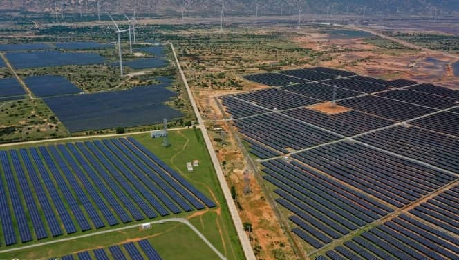 Vướng giá FIT, dòng tiền tắc nghẽn: Liệu các ngân hàng có rút khỏi năng lượng tái tạo?