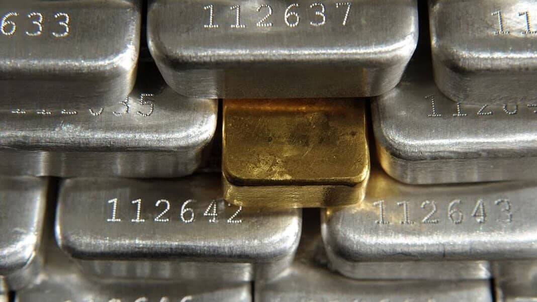 Cơn địa chấn bạc toàn cầu: Giá tăng dựng đứng, áp đảo vàng