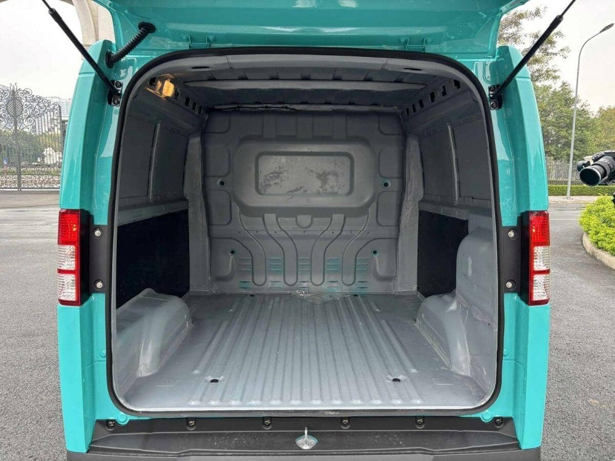 Công ty của ông Phạm Nhật Vượng tung dịch vụ xe tải nội đô, giá cước từ 110.000 đồng/chuyến