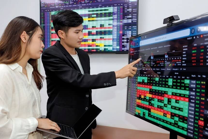 Chọn cổ phiếu đón sóng Tết