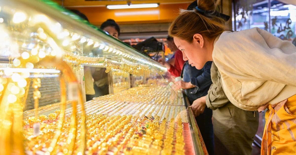 Giá vàng 'rơi tự do' 3-4 triệu đồng chỉ sau một đêm, lời cảnh báo với nhà đầu tư