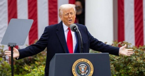 Ông Trump hoãn tăng thuế nhập khẩu nhiều sản phẩm