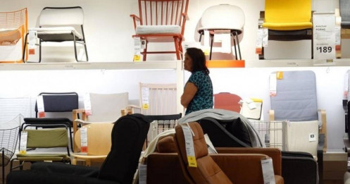 Tổng thống Trump hoãn tăng thuế đối với đồ nội thất bọc nệm và tủ bếp thêm 1 năm