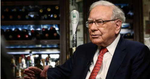 Vì sao huyền thoại Warren Buffett khuyên người trẻ nên “chơi với người giỏi hơn mình”?