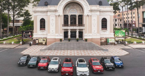 Tỷ phú Phạm Nhật Vượng chơi lớn đầu năm: Giảm trực tiếp tới 10% giá xe VinFast, khách mua không cần bỏ vốn ban đầu