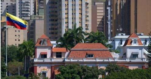 Nổ súng gần phủ tổng thống Venezuela