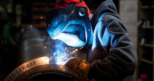 Sản xuất của Mỹ giảm tháng thứ 10 liên tiếp