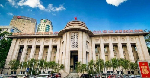 NHNN bơm 16.000 tỷ, lãi suất hạ nhiệt, vì sao USD tự do lại tăng?