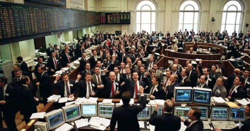 Dow Jones lập đỉnh lịch sử, cổ phiếu năng lượng tăng vọt