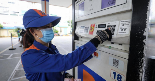 Mỹ tấn công quốc gia giàu “vàng đen”, giá xăng ngày mai tăng hay giảm?