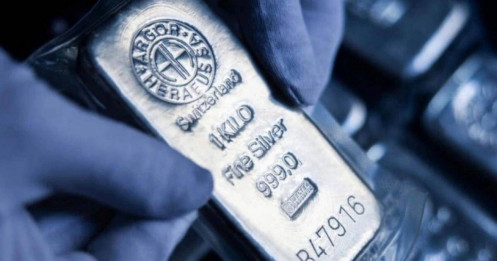 Giá bạc dao động, ngân hàng cảnh báo rủi ro trong ngắn hạn