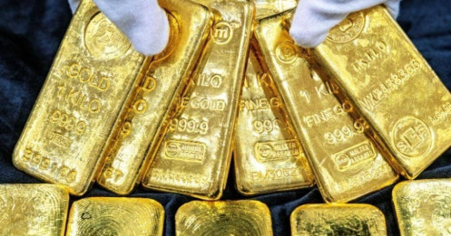 Giá vàng điều chỉnh ngắn hạn nhưng vẫn giữ xu hướng tăng dài hạn