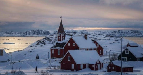 Tổng thống Donald Trump leo thang đe dọa về đảo Greenland