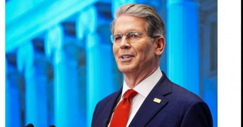 Mỹ cân nhắc bỏ trừng phạt Venezuela để bán dầu