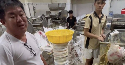 Rùng mình: 10 năm sản xuất mì sợi bằng hóa chất, hơn 800 tấn "hàng độc" đã ra thị trường TP.HCM