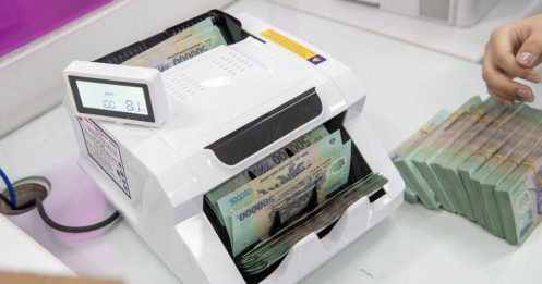 Lãi suất tiết kiệm “nóng” trở lại: Nhiều ngân hàng vượt 7%/năm, cuộc đua hút tiền gửi tăng tốc