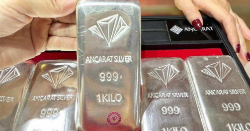 Bạc tăng dựng đứng, vượt 94,5 triệu đồng/kg: Chuyện gì đang xảy ra?
