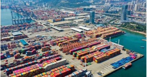 Trung Quốc thặng dư thương mại hơn 1.100 tỷ USD năm 2025