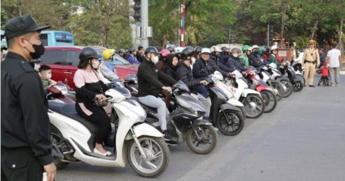 Siết kiểm định khí thải xe máy: Xe buýt xả khói đen sẽ được quản lý ra sao?