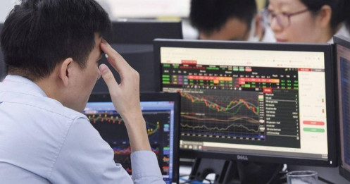 Cuộc "di cư" của dòng tiền giữa tâm bão rung lắc