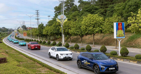 Doanh số VinFast bằng tổng 3 hãng lớn cộng lại, lập chuẩn mới cho thị trường ô tô Việt