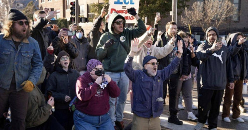 Lầu Năm Góc đặt 1.500 binh sĩ trong tình trạng sẵn sàng, Minnesota bên bờ bất ổn