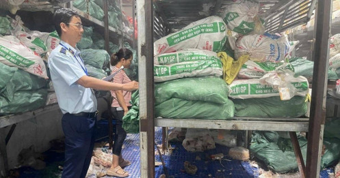 TP.HCM phát hiện kho hàng chứa hơn 18 tấn thịt và lòng bò không rõ nguồn gốc