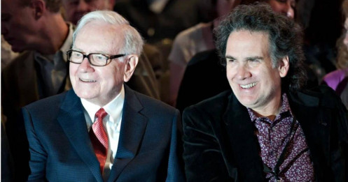 ‘Bố tôi là ai?’: Cú sốc tuổi 20 của con trai Warren Buffett và bí mật đằng sau đế chế 145 tỷ USD